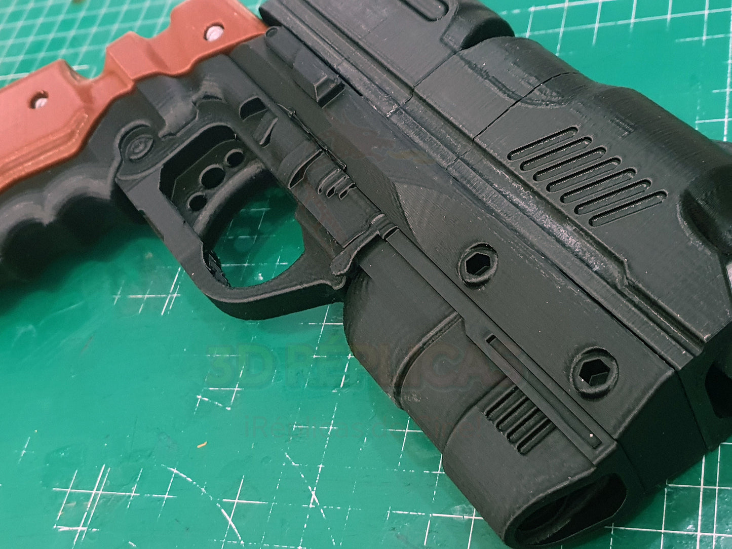 Doom 3 Hero Revolver Prop Replica Gun Pistol - by buissonland