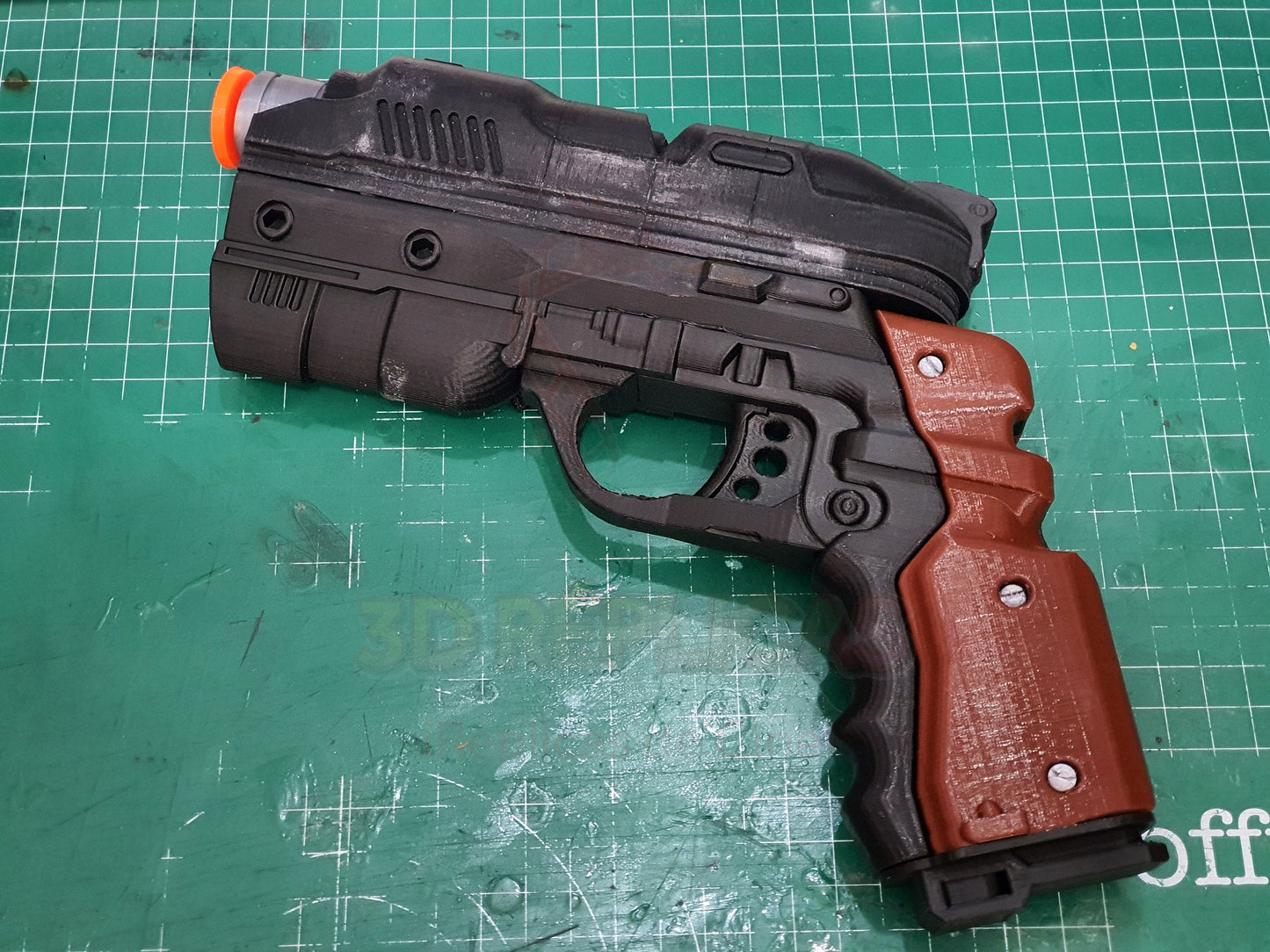 Doom 3 Hero Revolver Prop Replica Gun Pistol - by buissonland