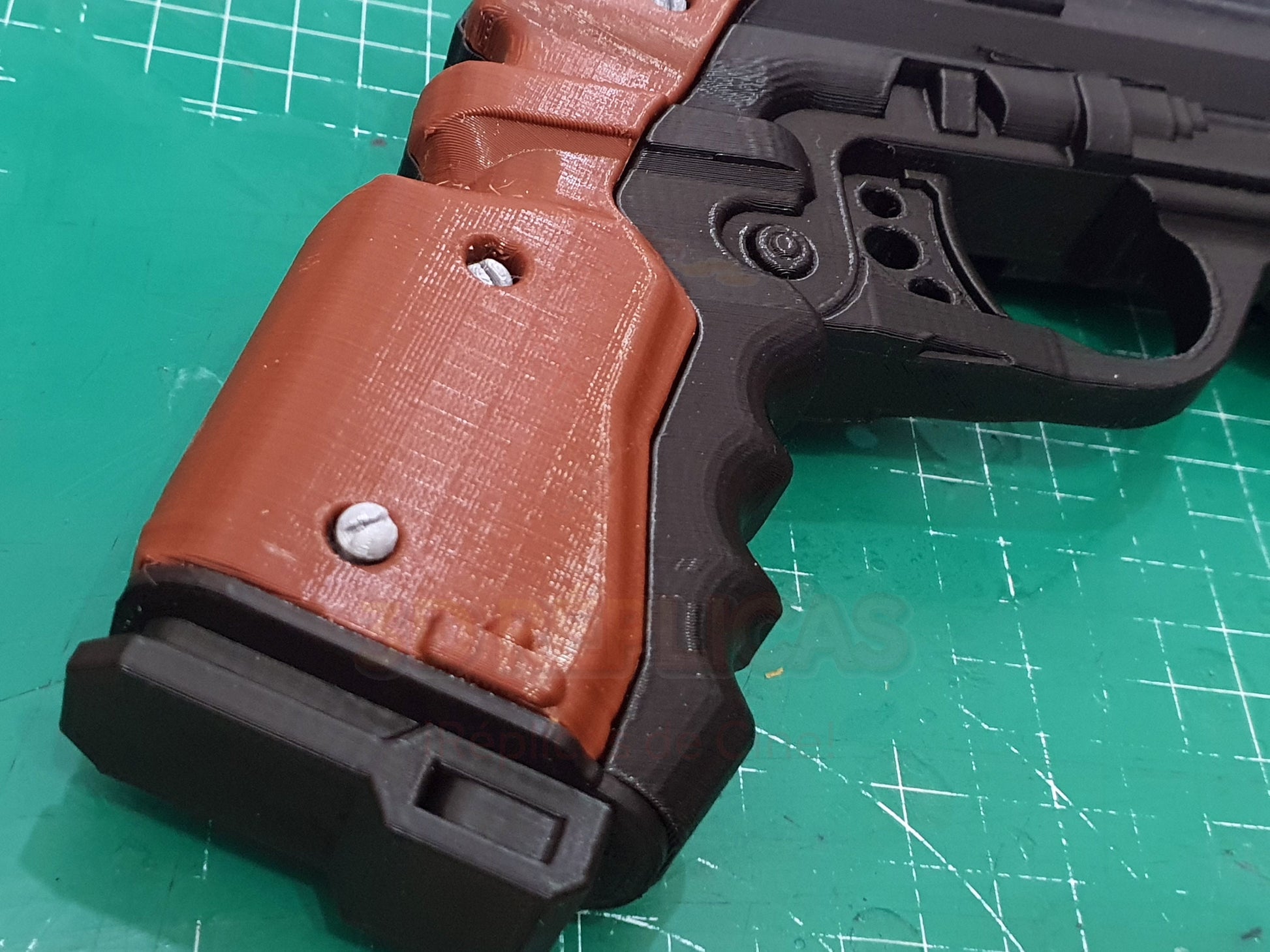 Doom 3 Hero Revolver Prop Replica Gun Pistol - by buissonland