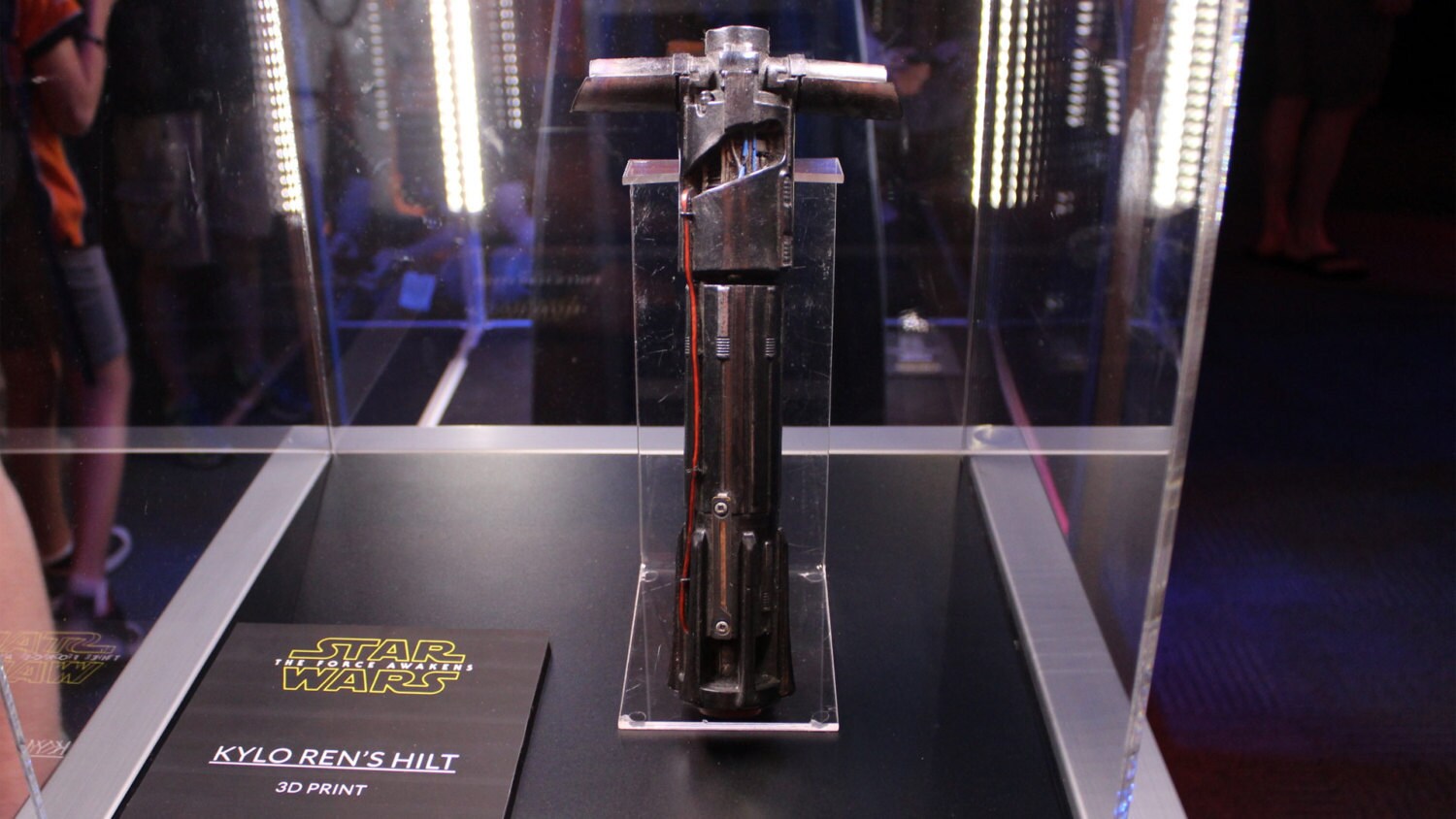 Kylo Ren Lightsaber - Star Wars Episode VIII Force Awakens - RANDOM COLOR