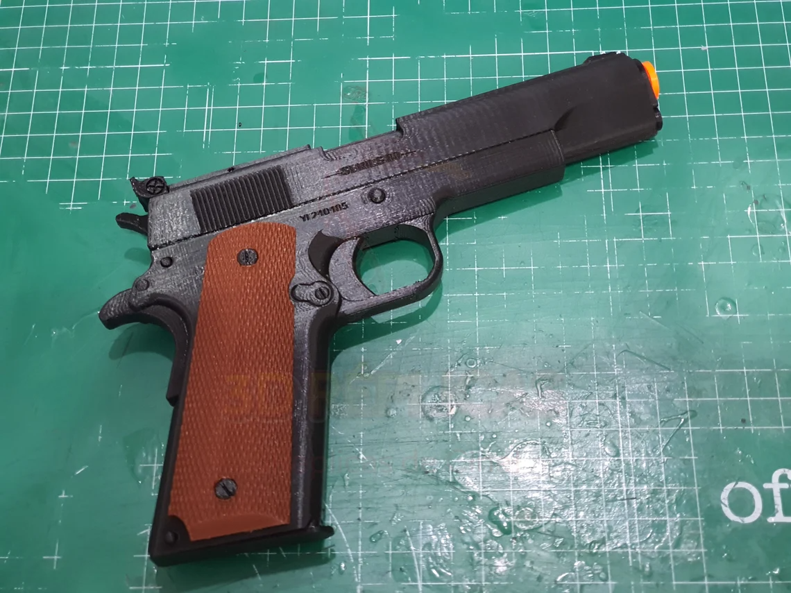 3D Printed Classic Weapon Replicas Guns and Pistols for Cosplay